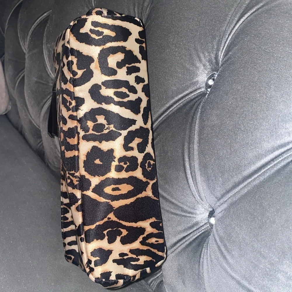 VICTORIA'S SECRET New Cheetah 🐆 Print Makeup Cosmetic Bag limited edition print